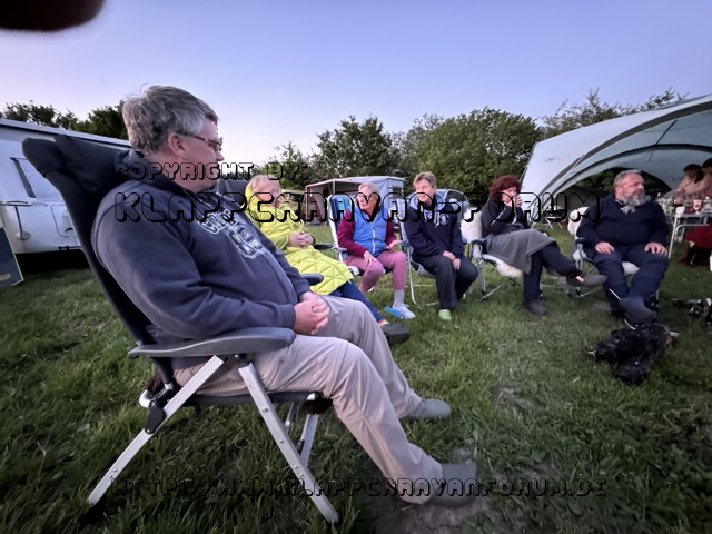 Runde am Feuer 1
