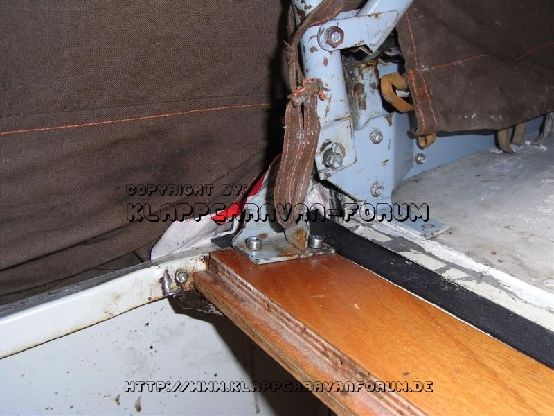 CT6-1 Deckelhalterung im Reperaturmodus