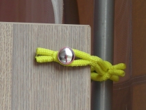 einfacher Klappenhalter