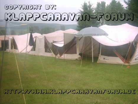 Imposante Ansicht - 3 Flyer in Reih und Glied