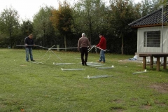 Grillplatzaufbau - Roland, Lutz und Manfred bei der Arbeit.