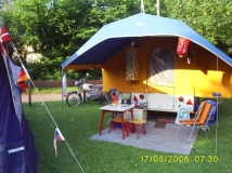 Klepper Piroschka Bj 74 ---- der Tisch und die Hocker sind aus den 60ern und ebenfalls von der Firma Klepper