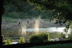 Hüpfende Steine - Camping Belle Rive - St.-Côme d'Olt - Aveyron