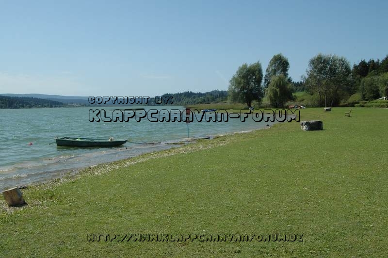 Camping Municipal St.-Point-Lac - Liegewiese vor dem Platz